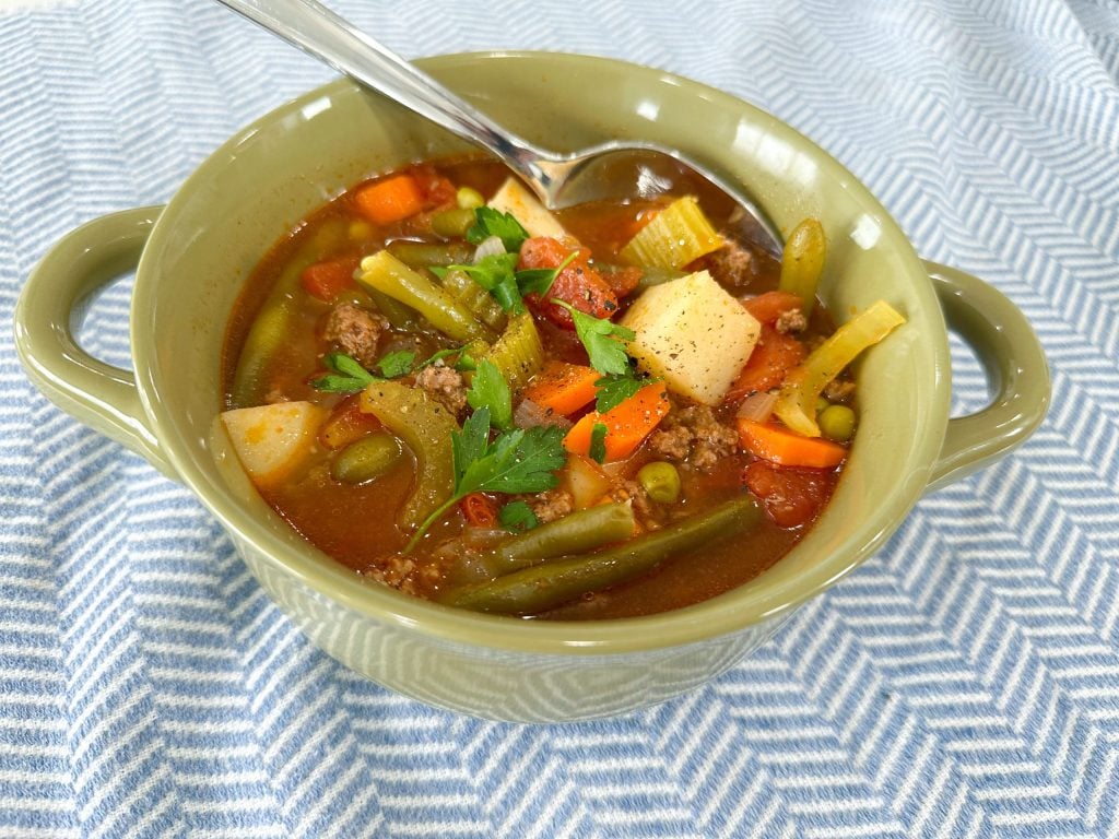 Ground Beef and Vegetable Soup - Julia Pacheco